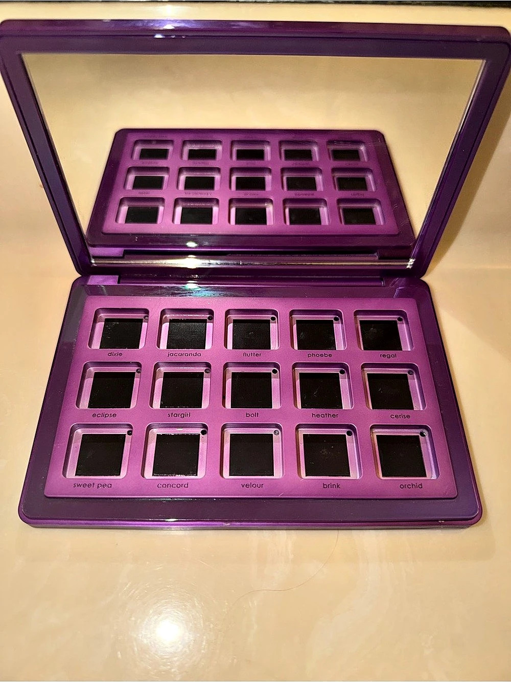 NATASHA DENONA Roxa Empty 15-Pan Magnetic Palette – Custom Eyeshadow Palette